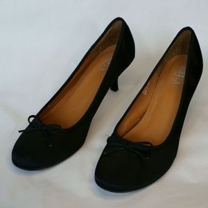 Tribecca by Kenneth Cole - Black Kitten heel, rounded toe